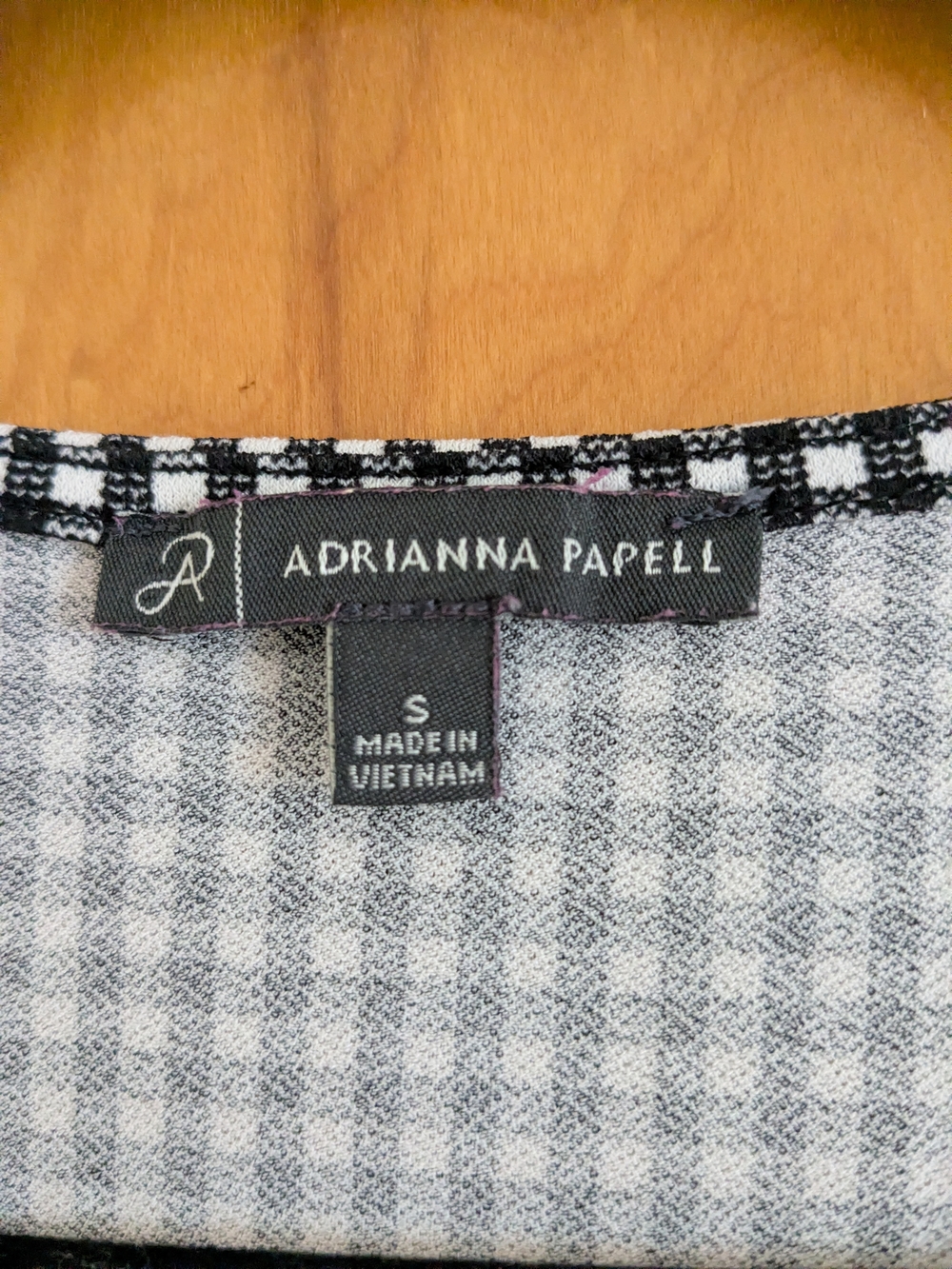 Adrianna Papell Black and White V-Neck Short Sleeve Blouse - Picture 3 of 6